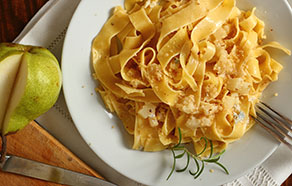 Pappardelle with Gorgonzola cheese, Pears and Walnuts