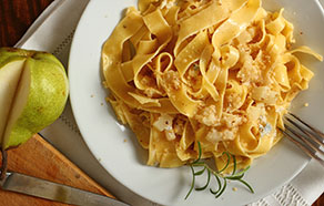 Pappardelle with Gorgonzola cheese, Pears and Walnuts