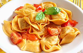 Tortelloni con formaggi di Tremosine with Tomatoes and Basil